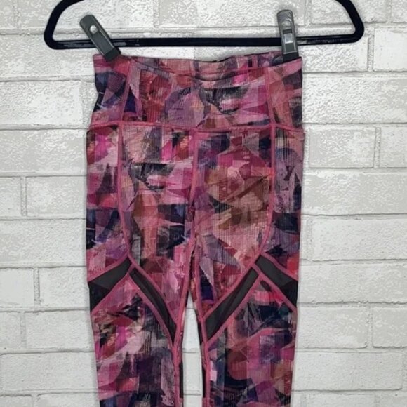 Lululemon Pink On Pace Crop 21" - Picture 6 of 13